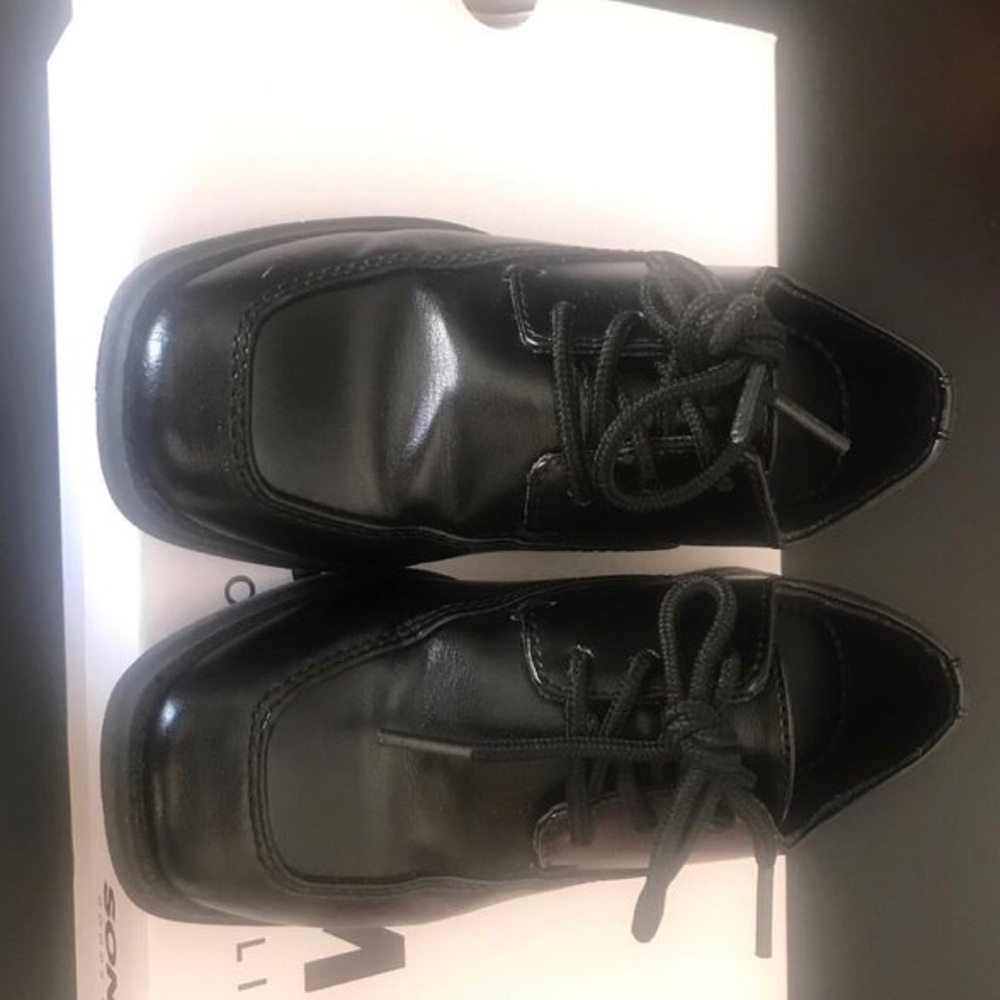 Black dress shoes